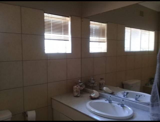 3 BEDROOM HOUSE SOLD IN SINOVILLE